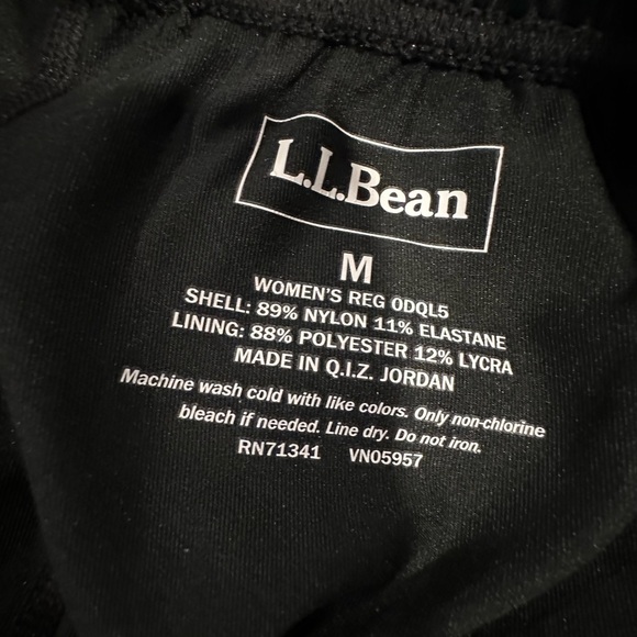 NWOT L.L. Bean Women's Comfort Cycling Capri with Cushioned Inner Short. M Black - Picture 8 of 15